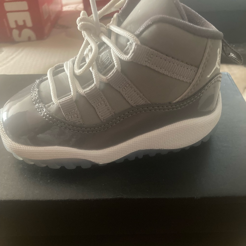 Toddler size 5 Retro 11’s!!! COOL GREYS!!